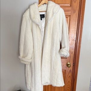 Terry Lewis white fur coat